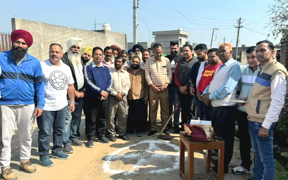 ਹਲਕਾ ਇੰਚਾਰਜ ਨਵਾਂਸ਼ਹਿਰ ਅਤੇ ਉਪ ਚੇਅਰਮੈਨ ਬੱਲੂ ਨੇ ਰਾਹੋਂ ਵਿਖੇ ਸੀਵਰੇਜ ਪਾਉਣ ਦੇ ਕੰਮ ਦੀ ਕੀਤੀ ਸ਼ੁਰੂਆਤ